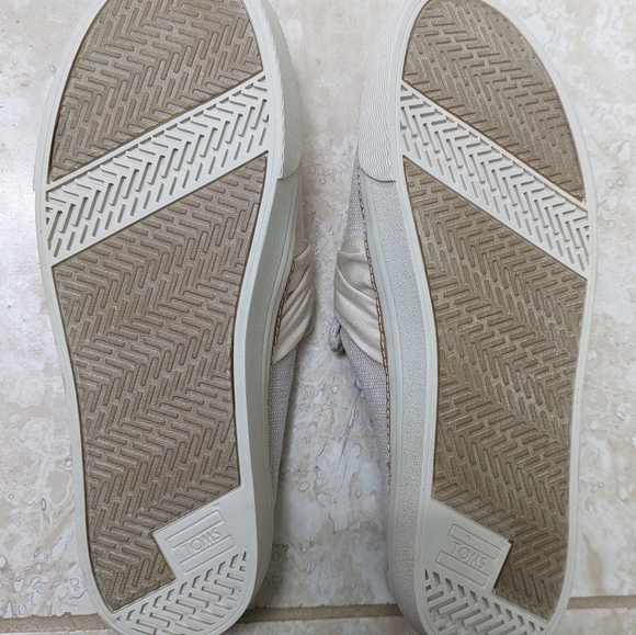 Toms NWOB Sunrise Beige Canvas Slip On Flats Mule Shoes in W7 - Picture 7 of 8